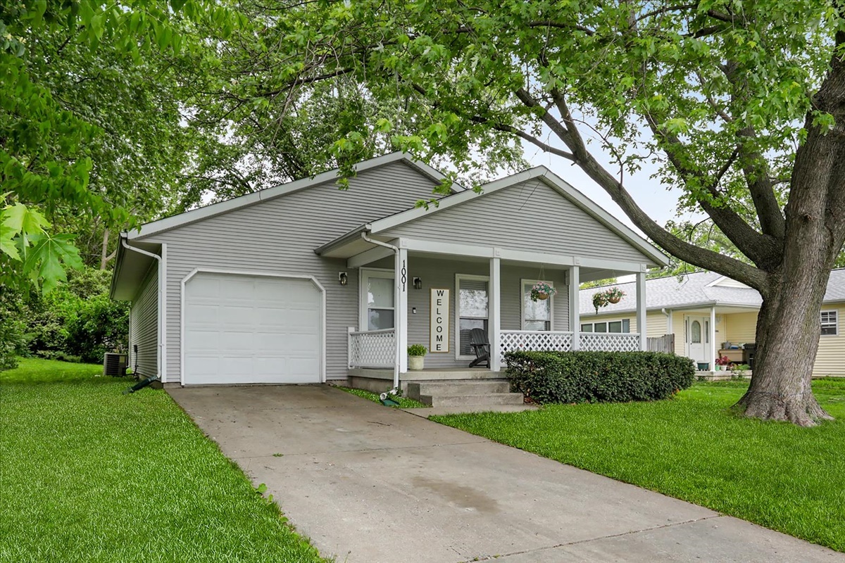 3 Bed/1.5 Bath Home with Garage - 1001 N Coler Ave