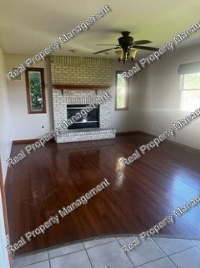 Foto del edificio - Four Bed SFH in Autumn Chase