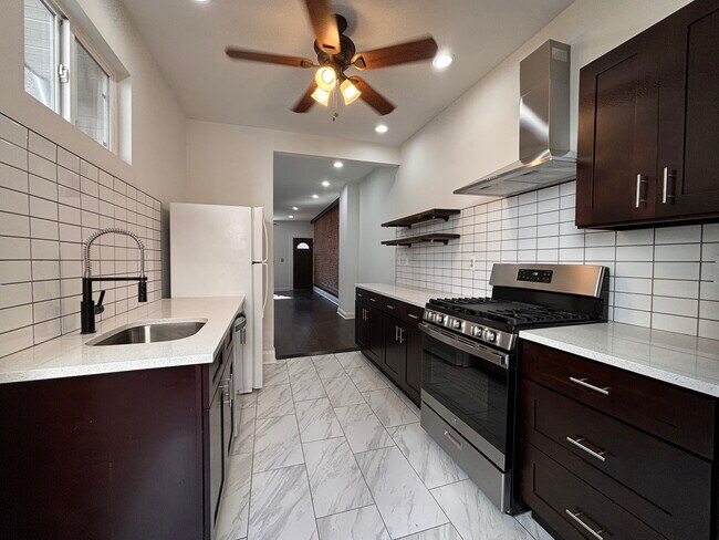 Foto del edificio - 2313 E Harold St