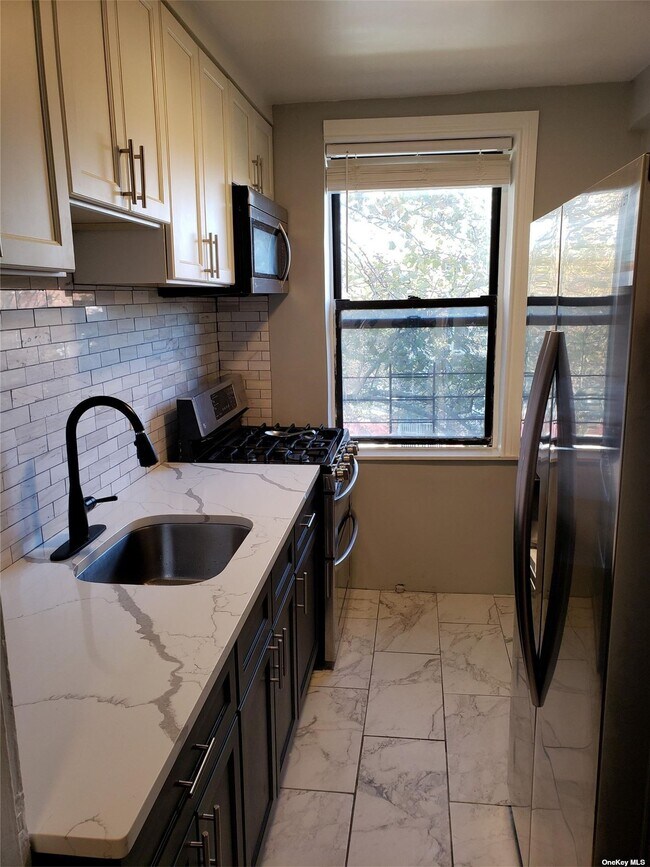 Building Photo - 52-02 39th Ave