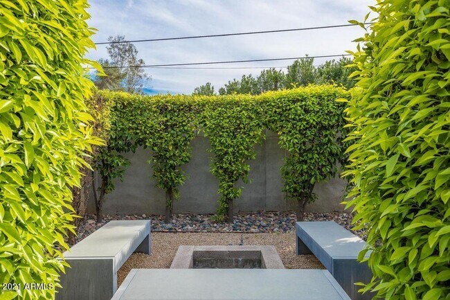 Foto del edificio - 7601 E 2nd St