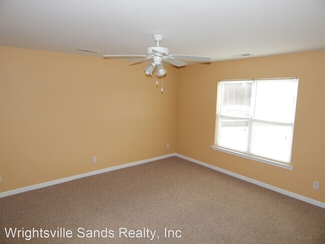 Building Photo - 2 br, 2 bath House - 4405 Jay Bird #204