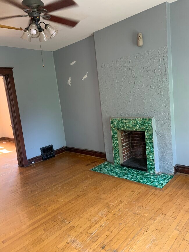 Sala de estar - 4658 Michigan Ave