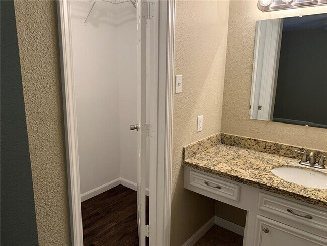 Foto del edificio - 5008 Apple Springs Dr