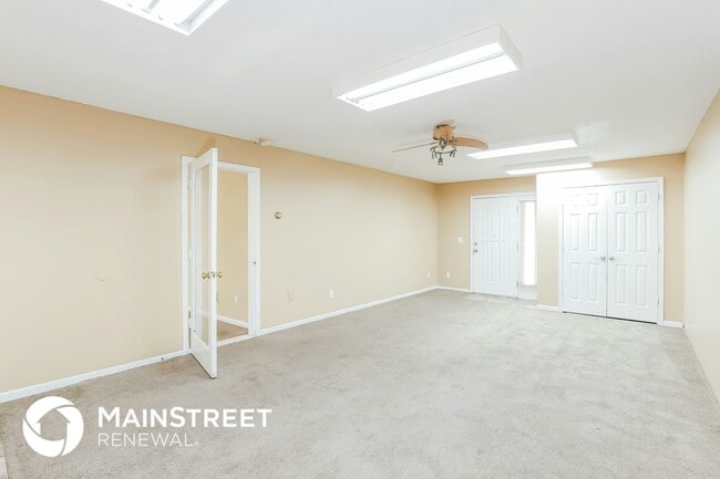 Building Photo - 5804 NW Klamm Dr