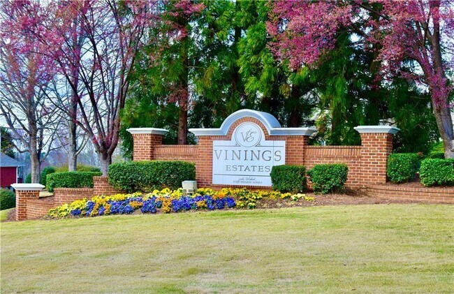 Building Photo - 1236 Grand View Dr SE