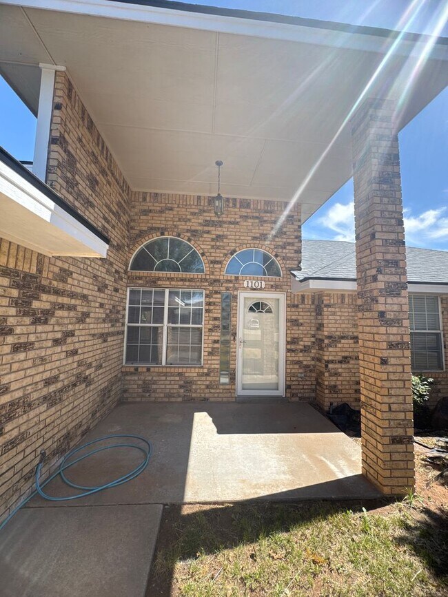 Foto del edificio - beautiful 4-bedroom, 2-bath Home available...