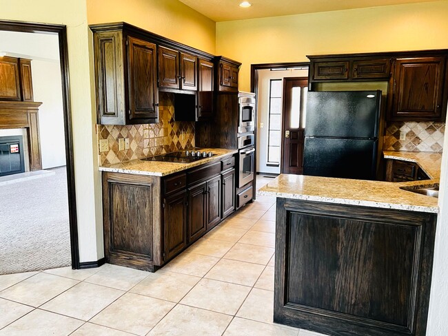 Building Photo - Beautiful 3BD 2BA Located in Edmond's Trai...