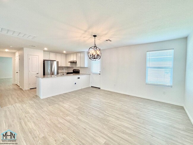 Building Photo - Charming 3-Bedroom 2-Bath Retreat with Mod...