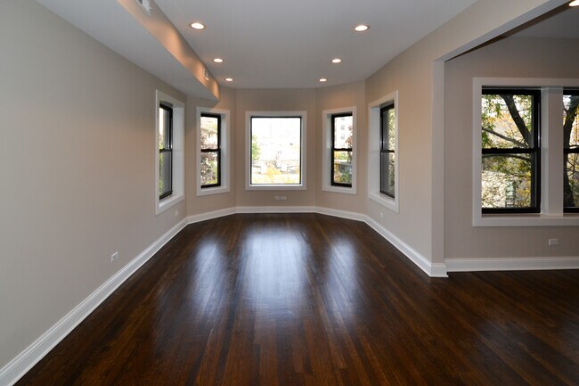 Building Photo - 525 W Barry Ave