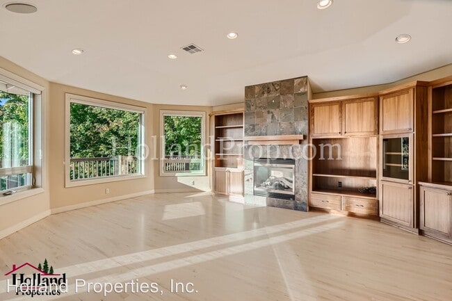Foto del edificio - 3 br, 4 bath House - 3000 NW Chapin Dr