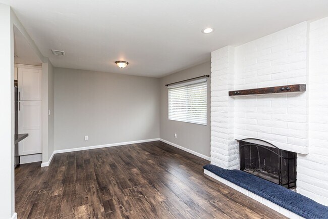 Foto del edificio - **** SIMPLY STUNNING SANTEE 3/2 HOME, OPEN...