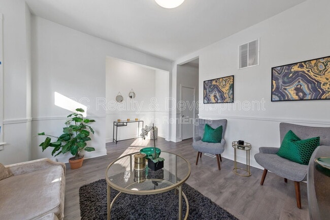 Foto del edificio - 6401 S Eberhart Ave