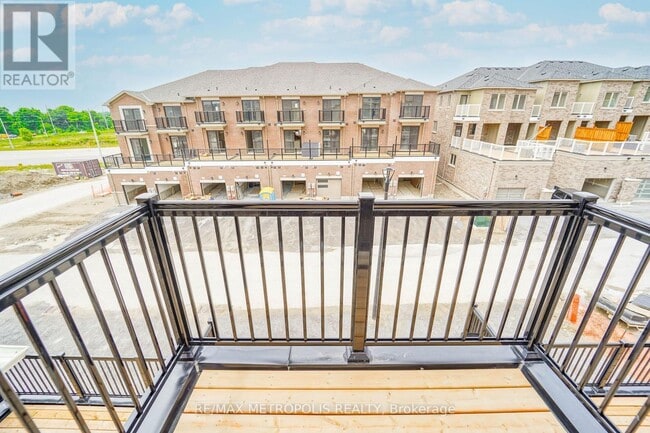 Building Photo - 945 Crowsnest Holw