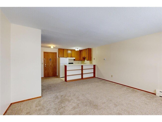 Building Photo - 2216 Pleasant Ave