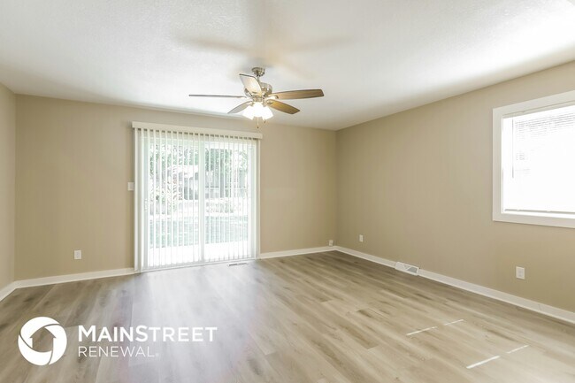 Building Photo - 503 NE Castle Dr
