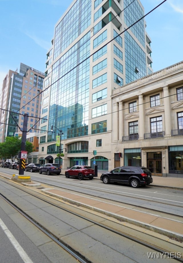 Building Photo - 600 Main St