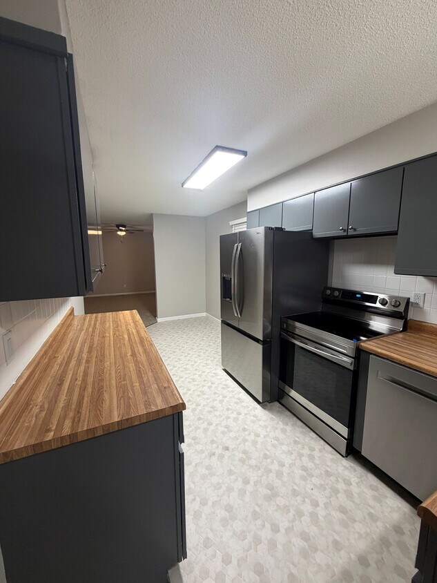 Foto del edificio - 8737 N Grand Ave