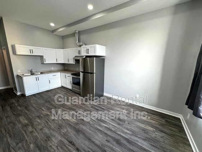 Building Photo - 209 Simpson St