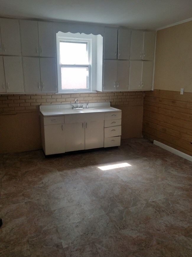 2201 S 11th St, Saint Joseph, MO 64503 House Rental in Saint Joseph