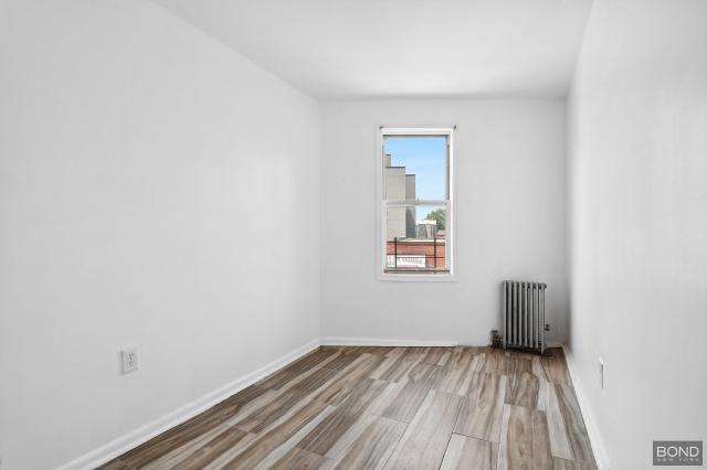 Foto del edificio - 3 bedroom in Brooklyn NY 11238