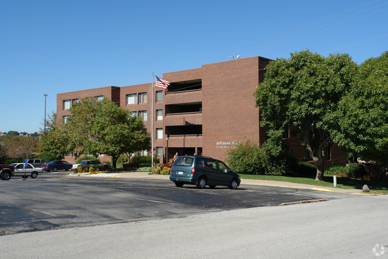 Building Photo - De Freese Manor