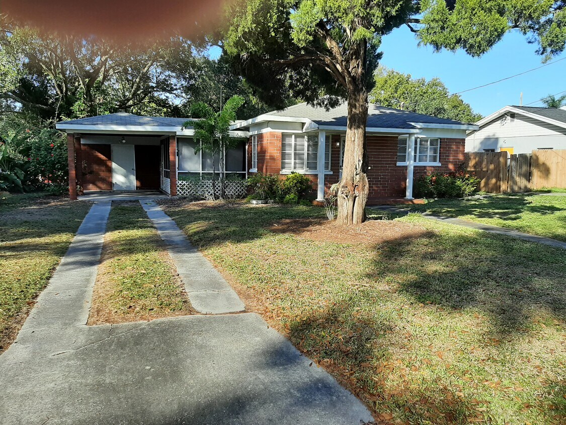 Primary Photo - 804 N Gomez Ave