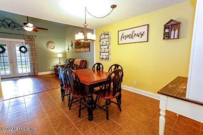 Foto del edificio - 8741 Whispering Pines Dr