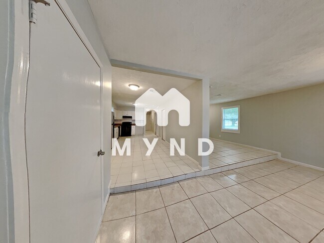 Building Photo - 8950 Sterling Ridge Ln