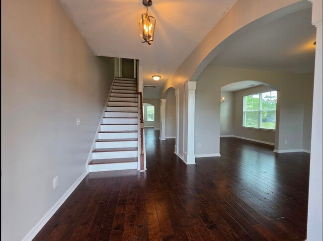 Building Photo - 701 Breys Cut