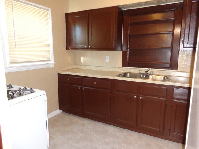 Foto del edificio - 9511 Ridge Ave
