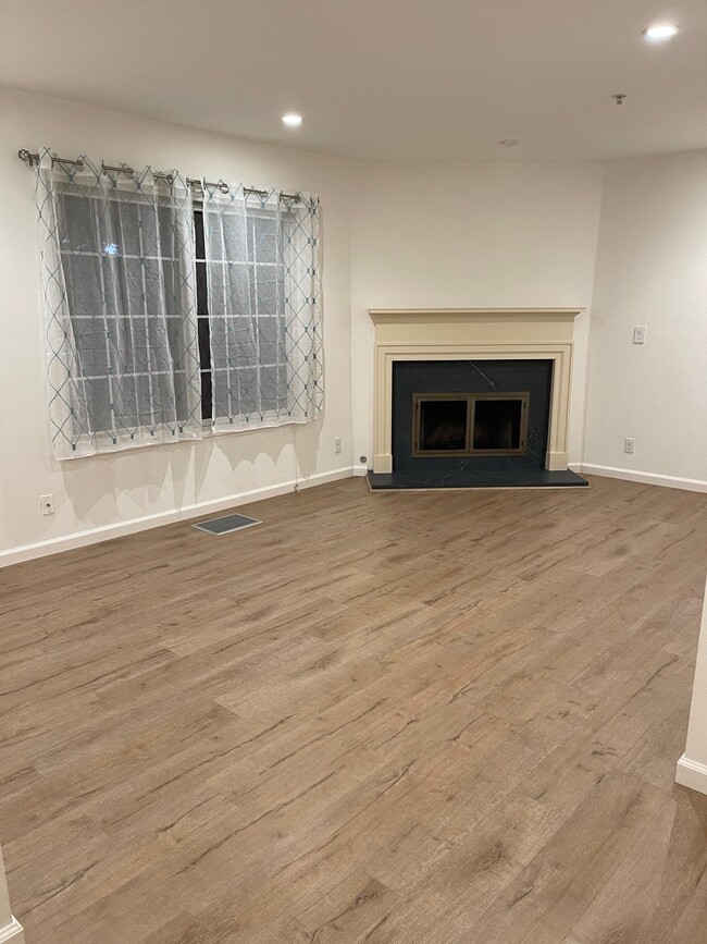 Living room with decorative fireplace - 250 Corte Madera Ave