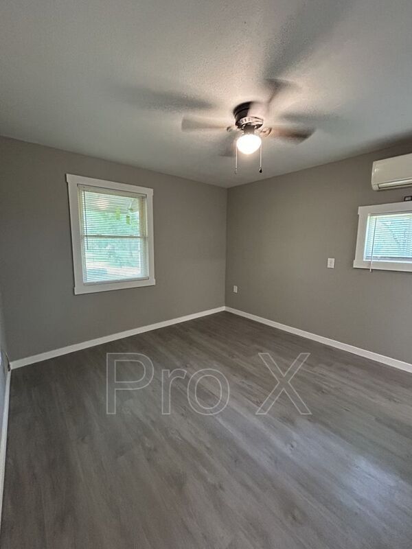 Foto del edificio - 2379 Locust Rd