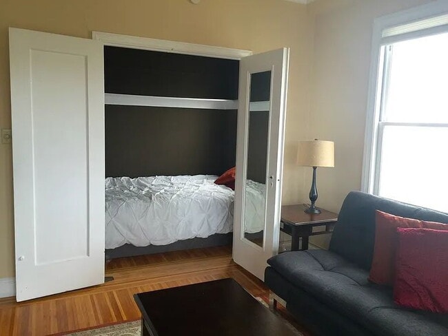 Building Photo - "Charming 1-Bedroom Oasis in Prime San Francisco Location!"