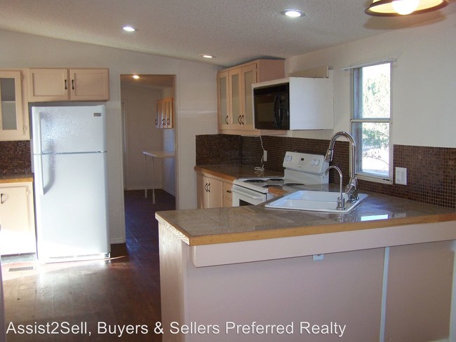 Building Photo - 630 Laborcita Canyon Rd