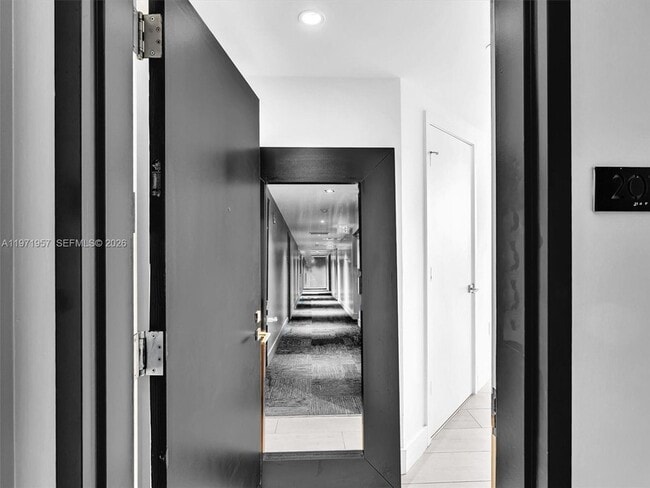 Foto del edificio - 121 NE 34th St