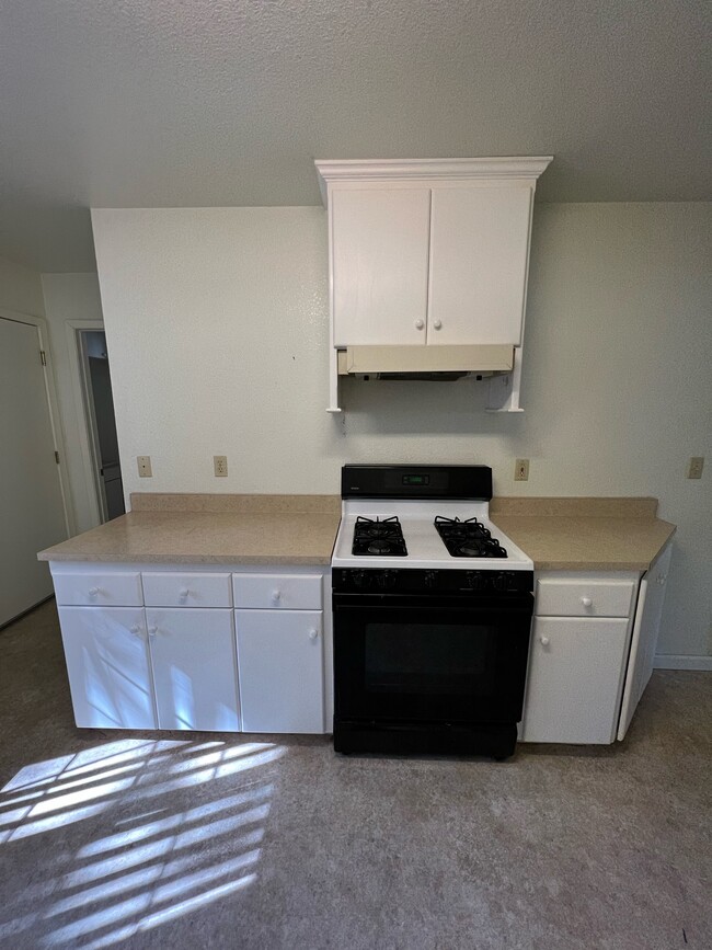 Building Photo - 3850 Pentagon Rd