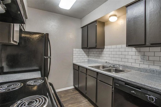 Foto del edificio - 1407 Candlelight Ave
