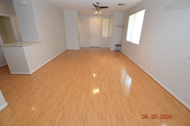 Foto del edificio - 8072 Sapphire Cove Ave