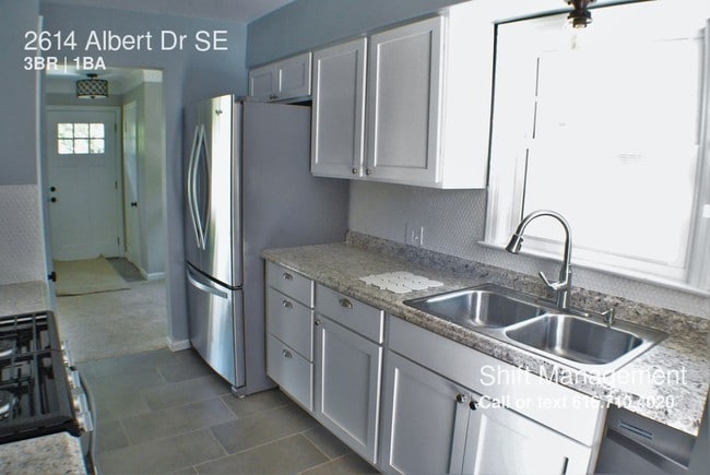 Building Photo - 2614 Albert Dr SE