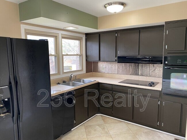 Foto del edificio - 2103 Chambers Dr NE