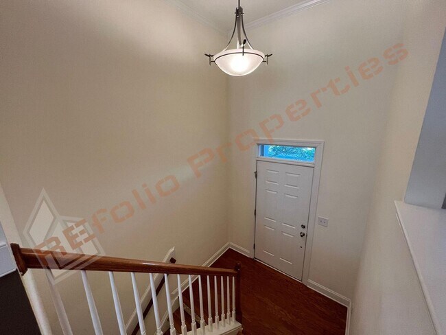 Foto del edificio - Elegant 3 Story 3 Bedroom Formal Model Tow...
