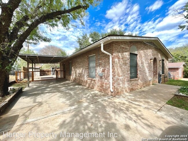Building Photo - 3 br, 1 bath House - 412 W Hunt St