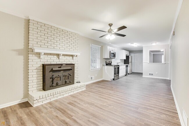Building Photo - 3617 Collins Dr