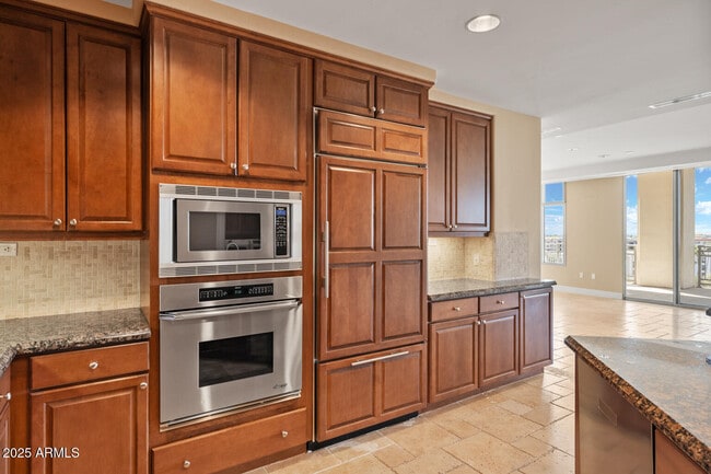 Foto del edificio - 2211 E Camelback Rd