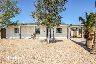 Building Photo - 812 E Las Palmaritas Dr