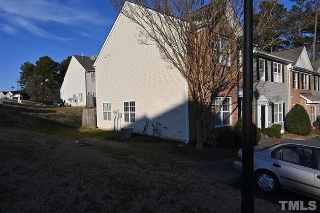 End unit offers extra windows and more privacy - 3403 Baton Rd