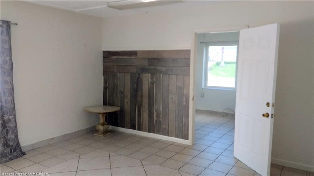 4135 Commercial Dr, Sebring, FL 33870 Room for Rent in Sebring, FL