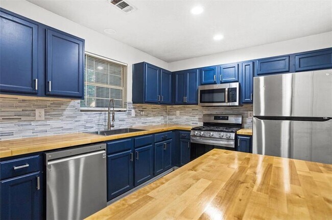 Foto del edificio - 5812 Wind Gate Ln