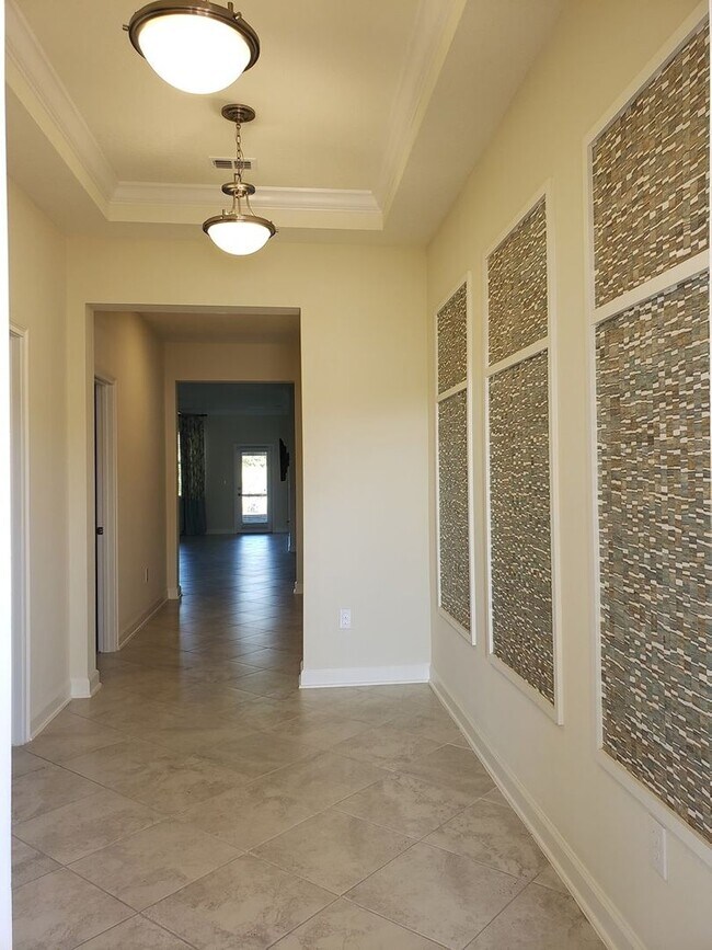 Building Photo - Must See Oaks at Moss Park Home